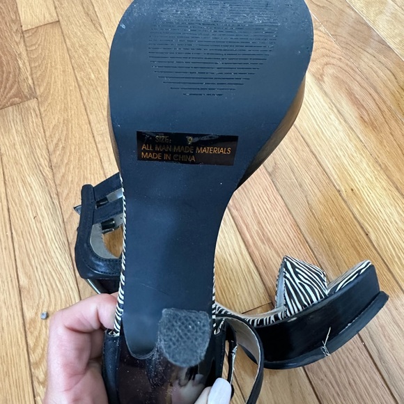 Qupid Platform Zebra Heels Size 9 - Picture 4 of 9